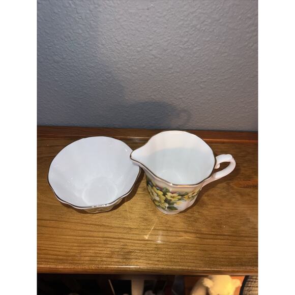 Royal Grafton Fine Bone China England Sugar Bowl & Creamer Yellow Flowers 75C - Picture 4 of 4